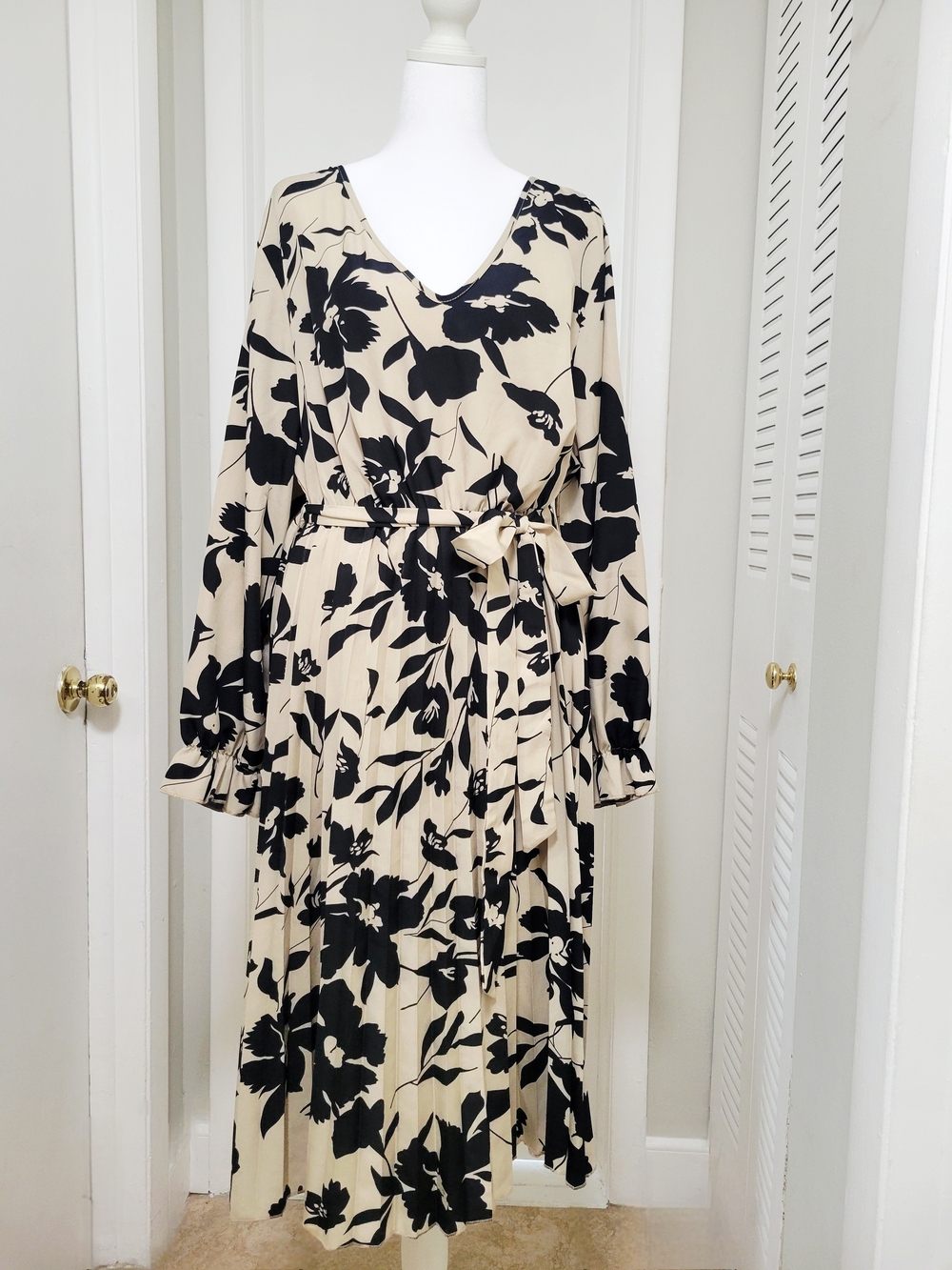 SHEIN Cream Maxi Dress with Black Floral Print